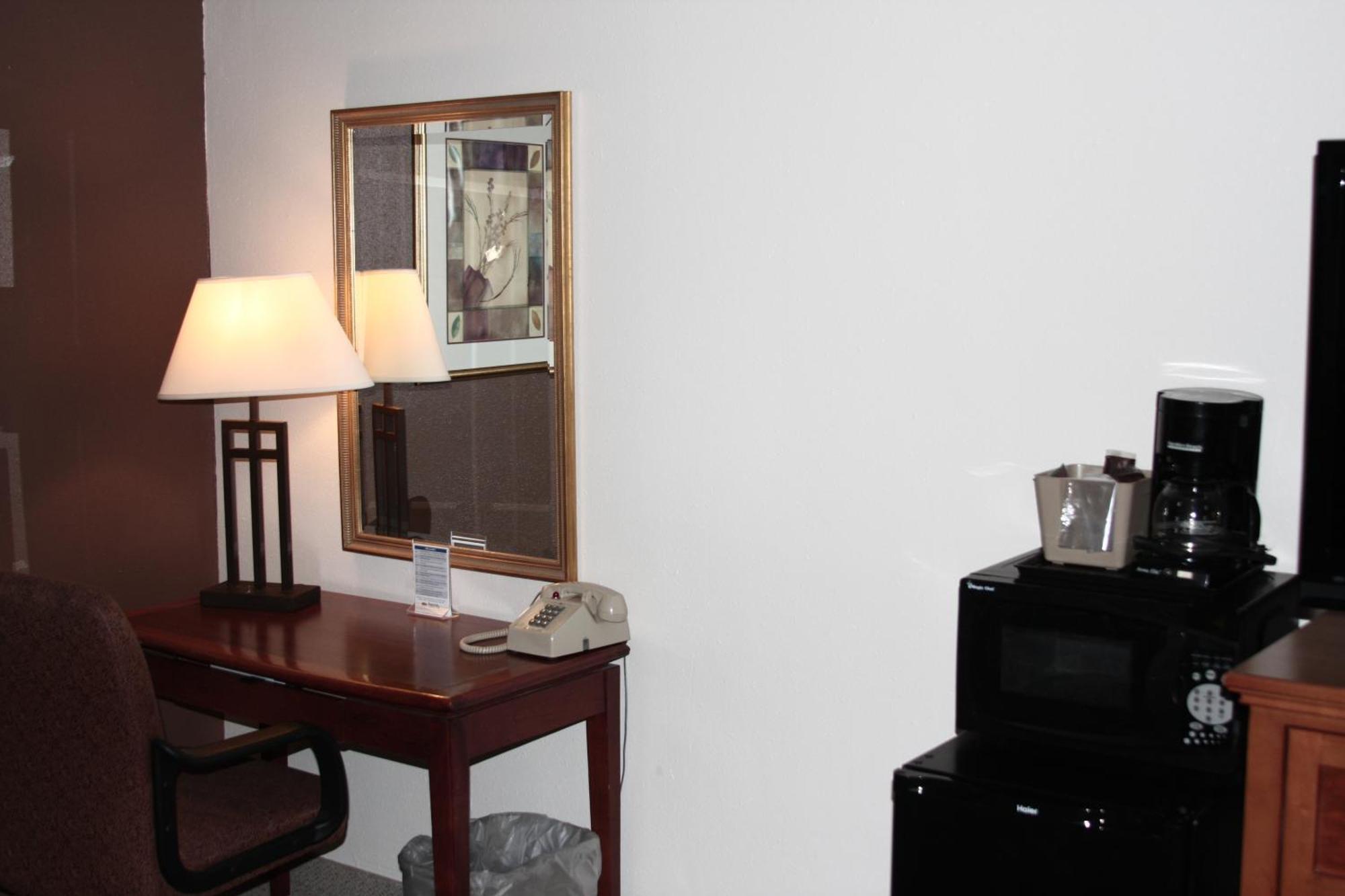 Gladstone Inn And Suites Jamestown Extérieur photo
