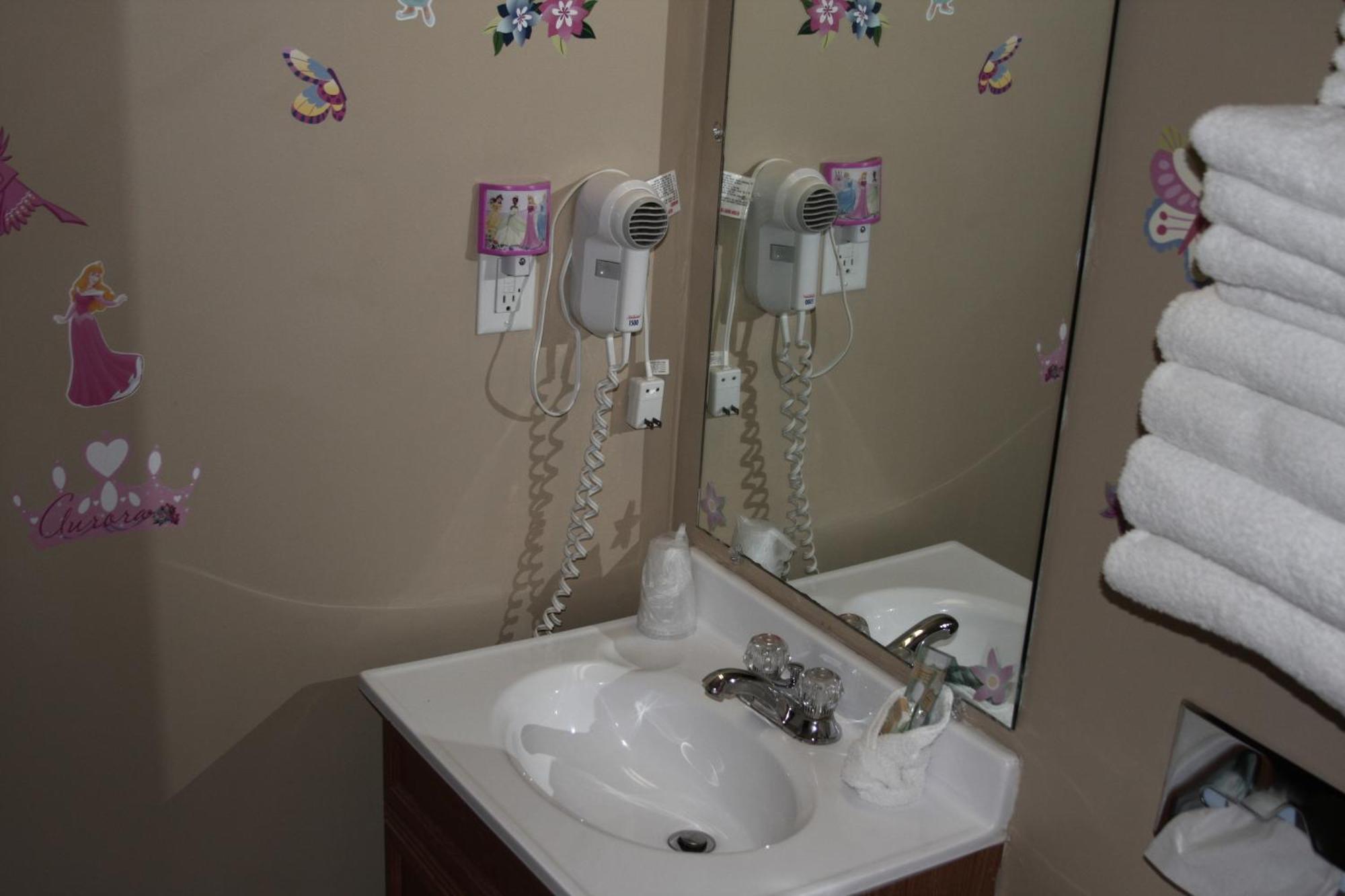 Gladstone Inn And Suites Jamestown Extérieur photo