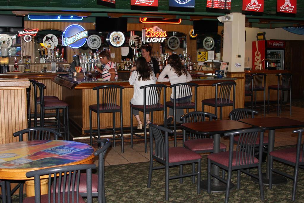 Gladstone Inn And Suites Jamestown Extérieur photo