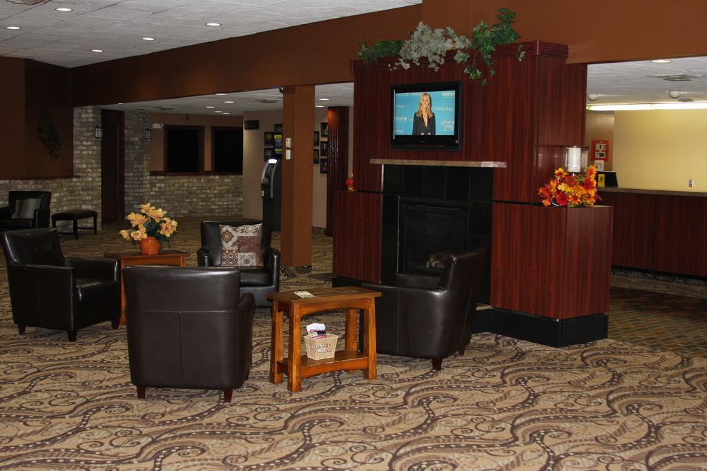 Gladstone Inn And Suites Jamestown Extérieur photo