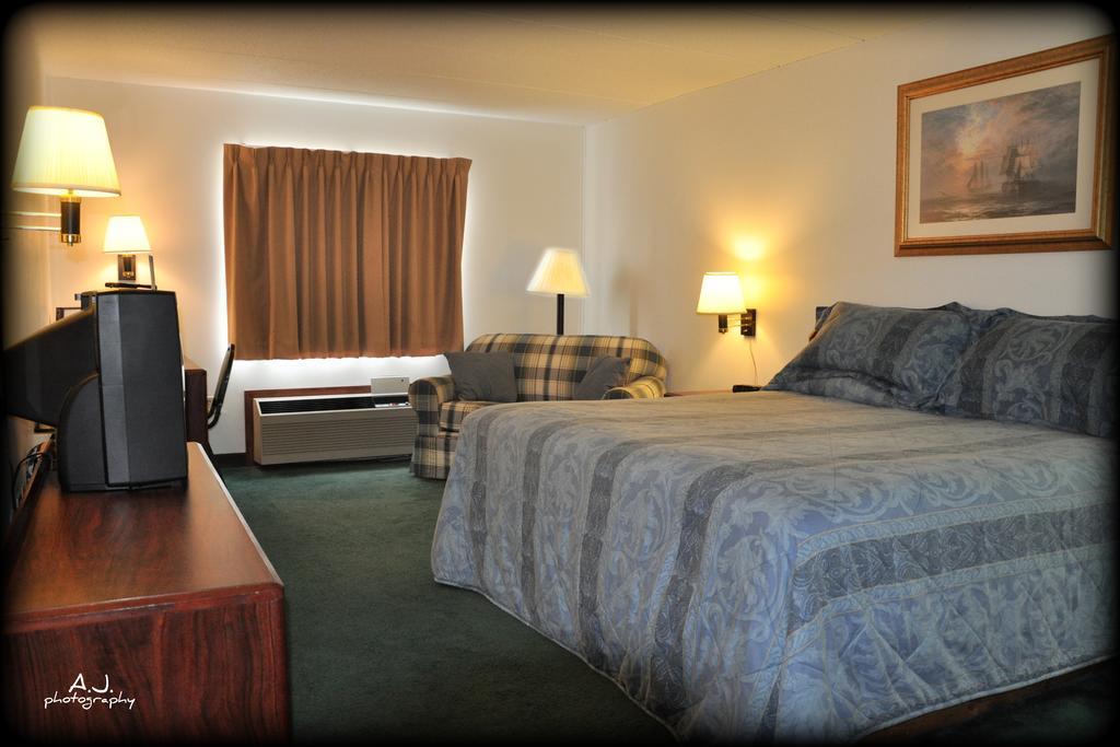 Gladstone Inn And Suites Jamestown Extérieur photo