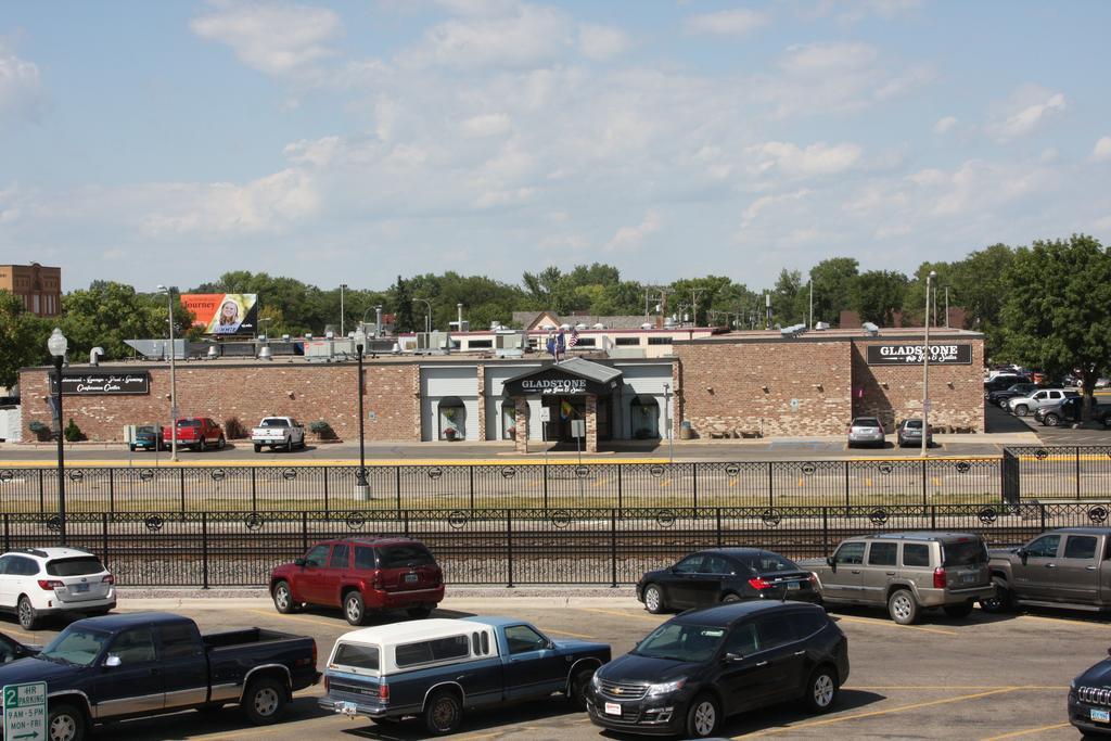 Gladstone Inn And Suites Jamestown Extérieur photo