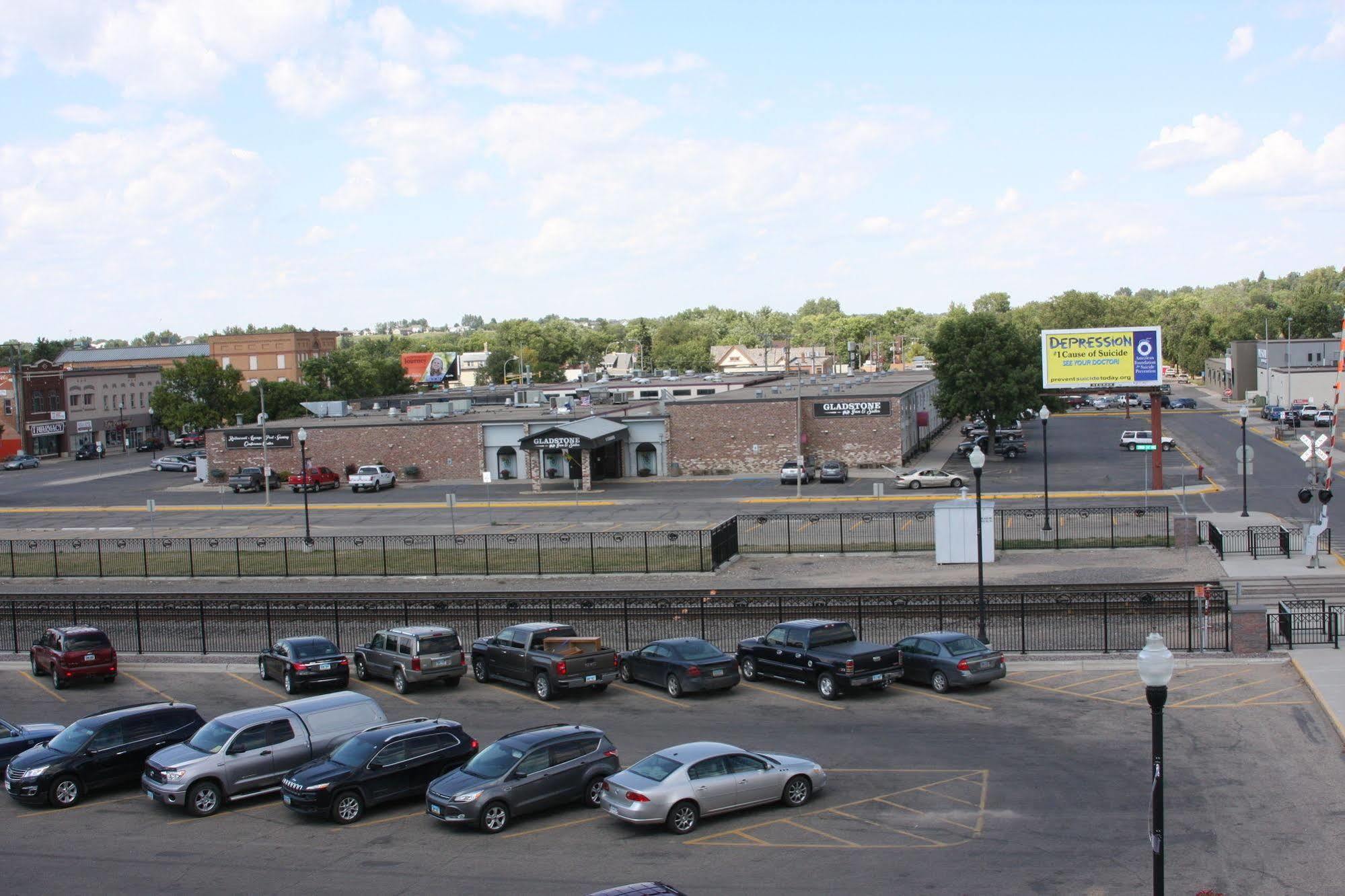 Gladstone Inn And Suites Jamestown Extérieur photo