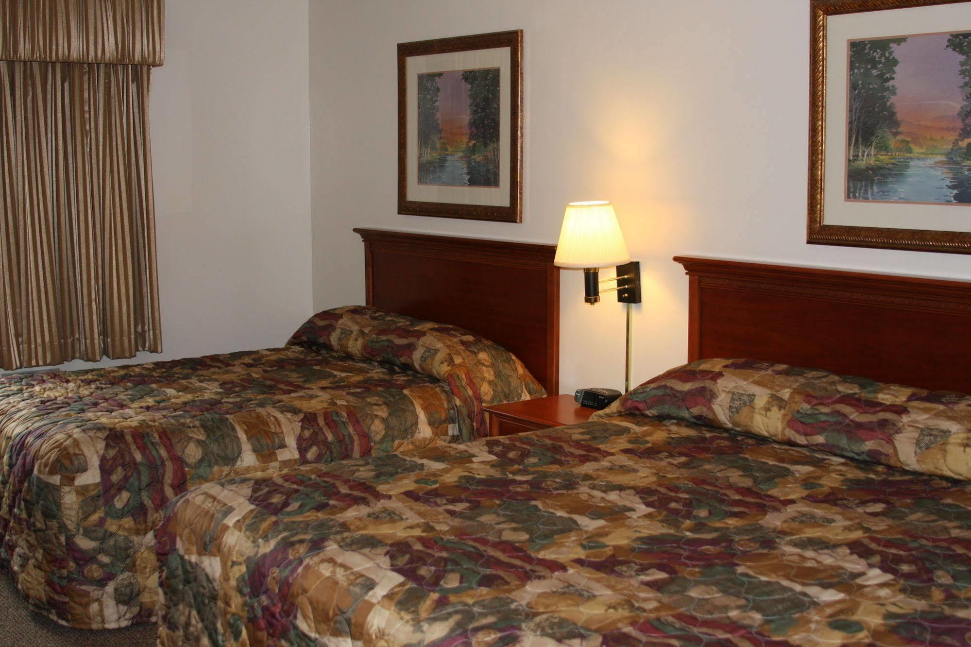 Gladstone Inn And Suites Jamestown Extérieur photo