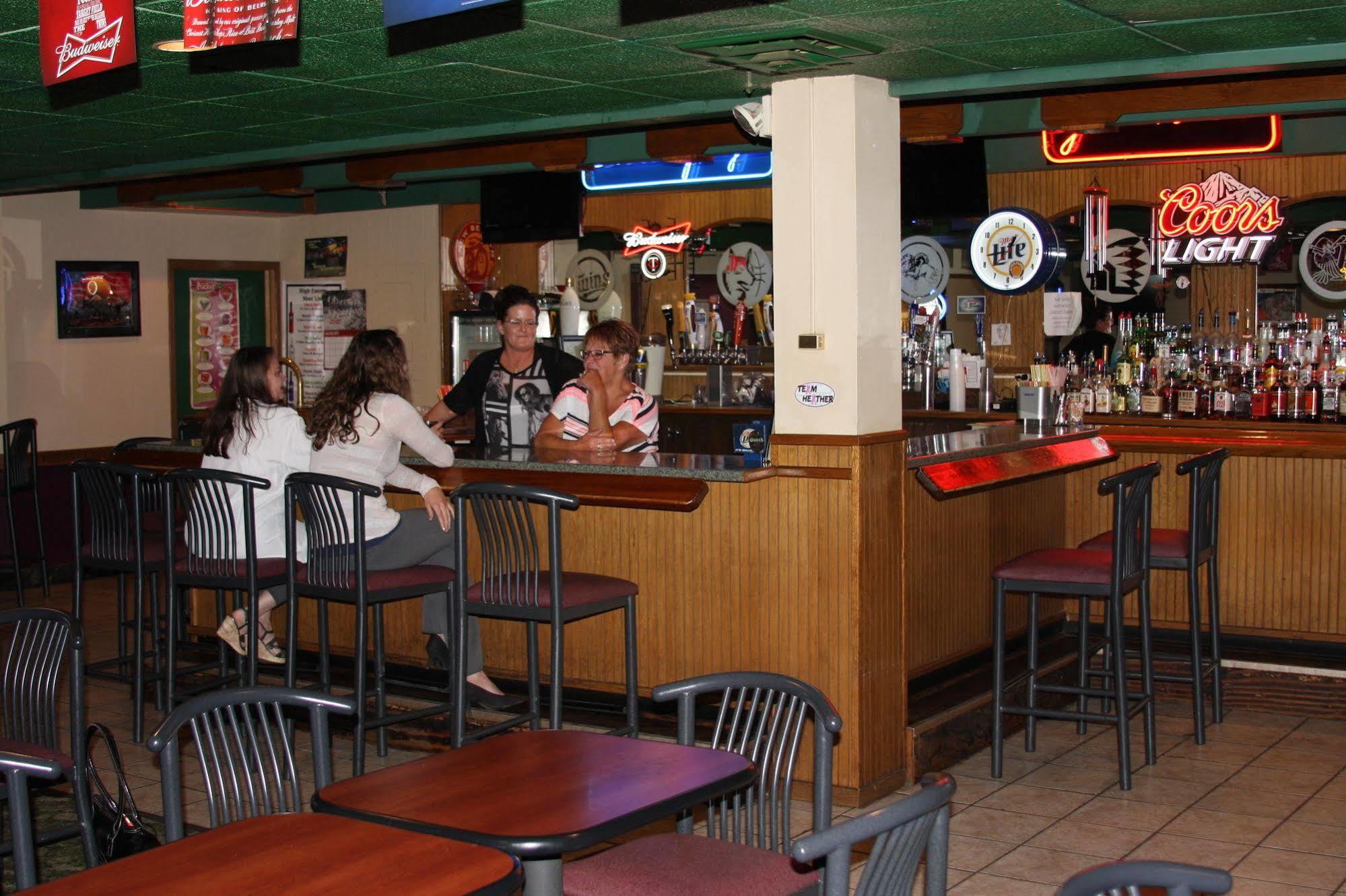 Gladstone Inn And Suites Jamestown Extérieur photo