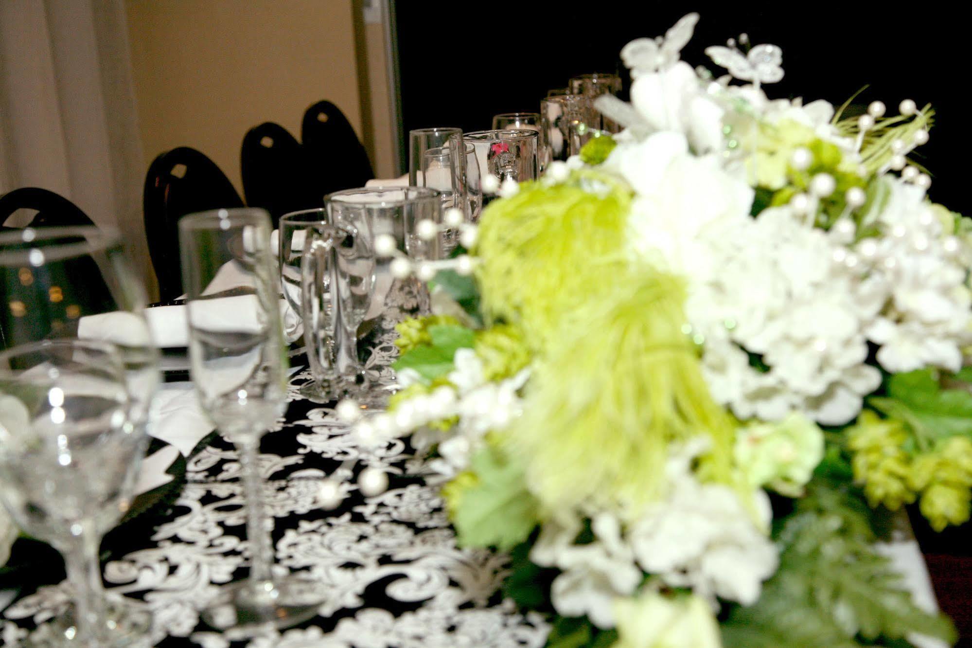 Gladstone Inn And Suites Jamestown Extérieur photo