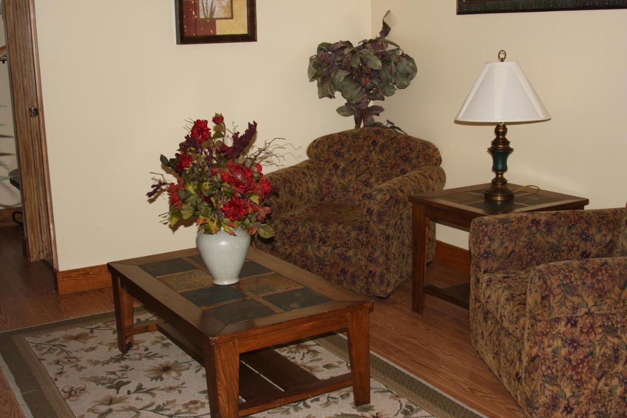 Gladstone Inn And Suites Jamestown Extérieur photo